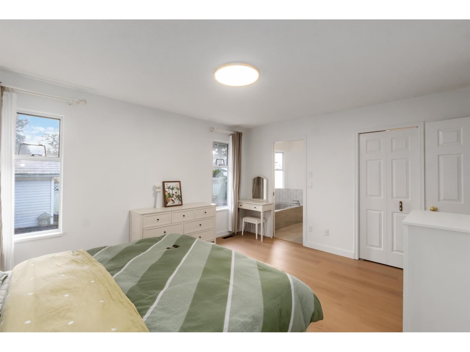 14082 20 AVENUE Image 19