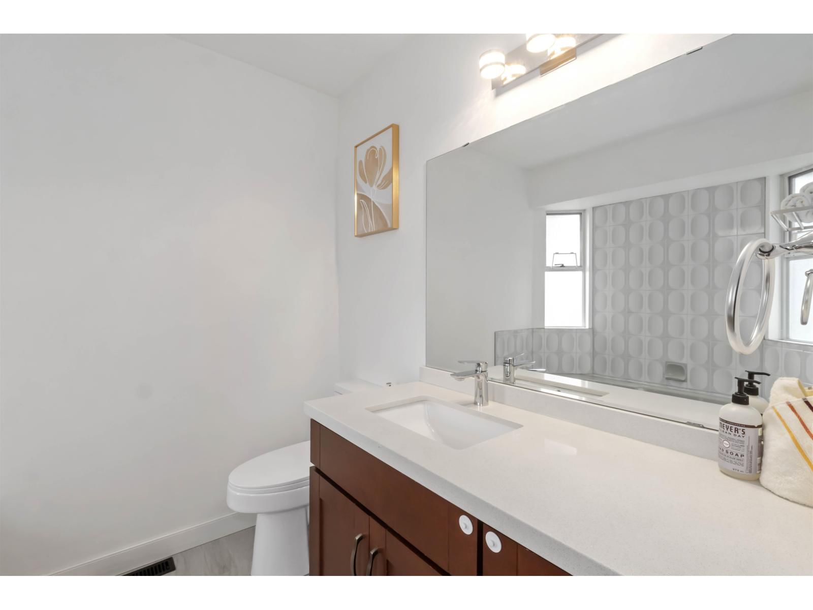 14082 20 AVENUE Image 26