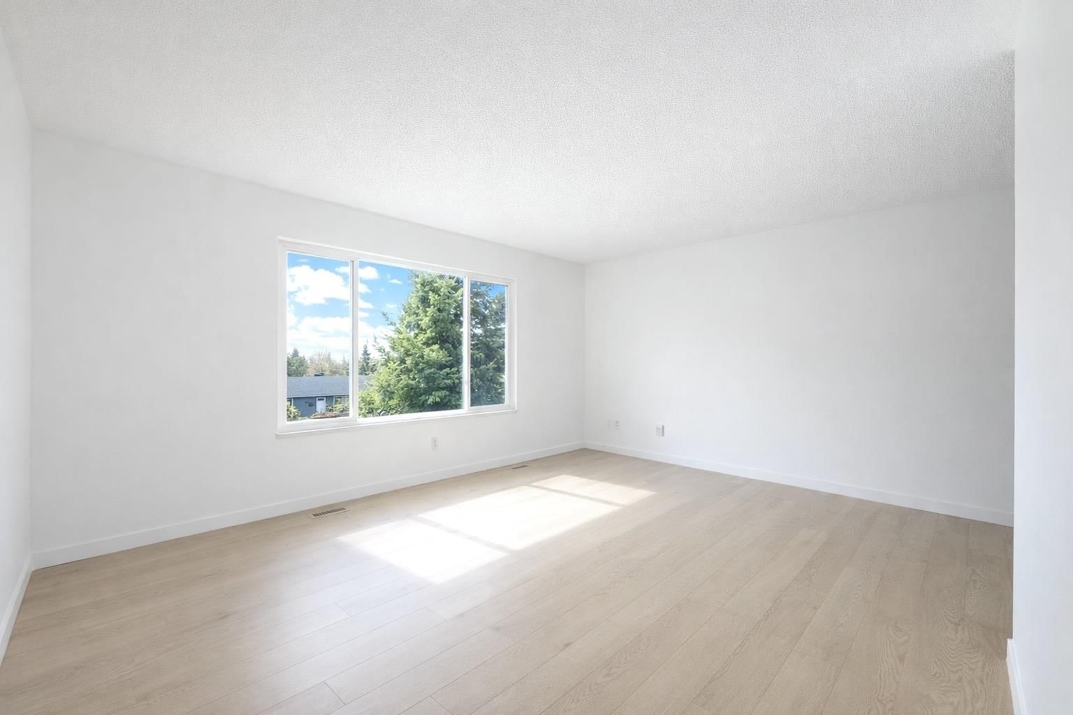 32763 BADGER AVENUE Image 12