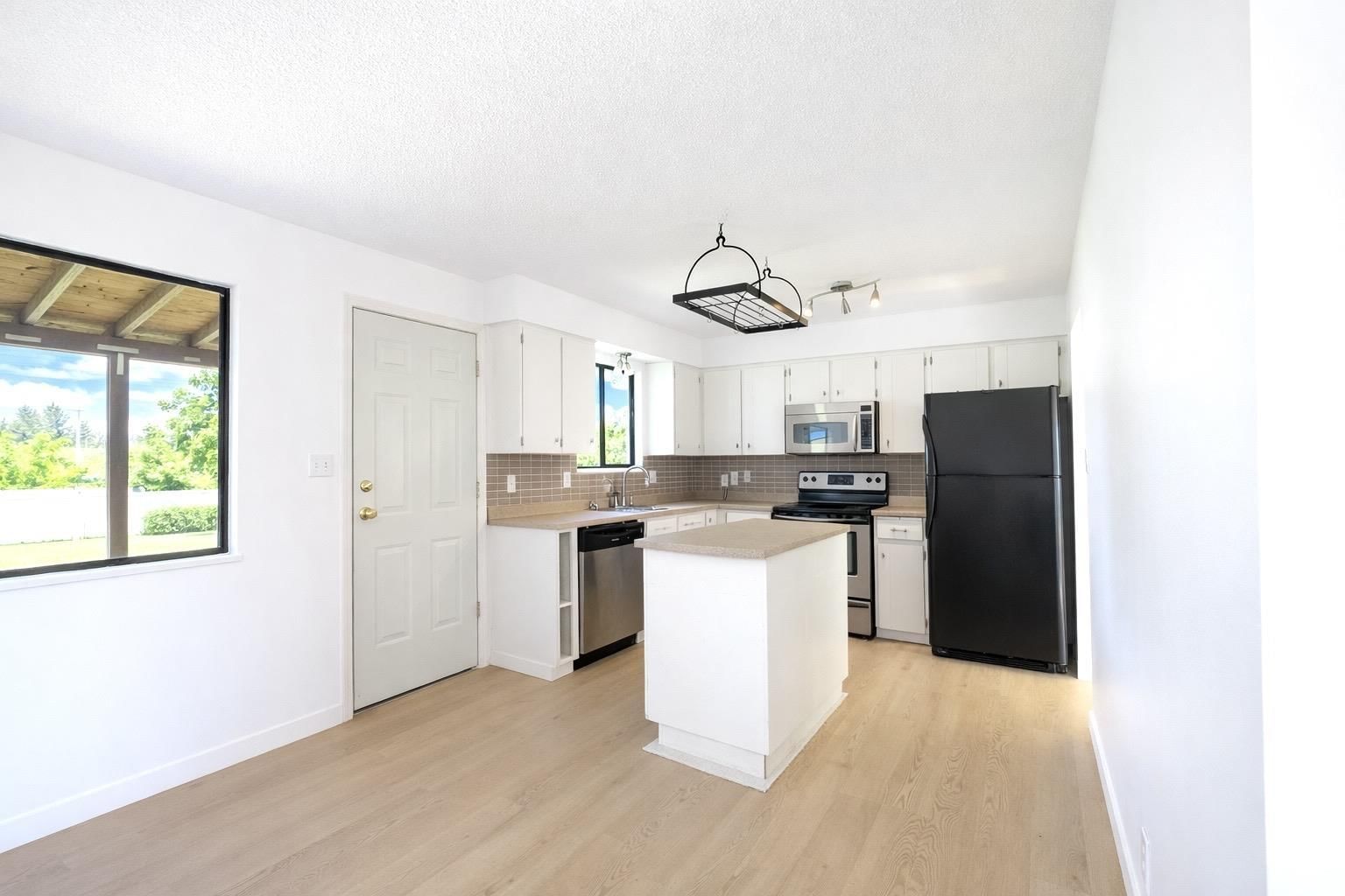 32763 BADGER AVENUE Image 13