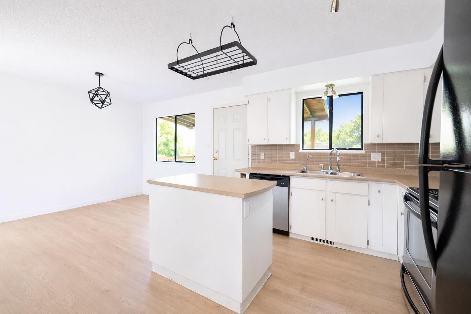 32763 BADGER AVENUE Image 14