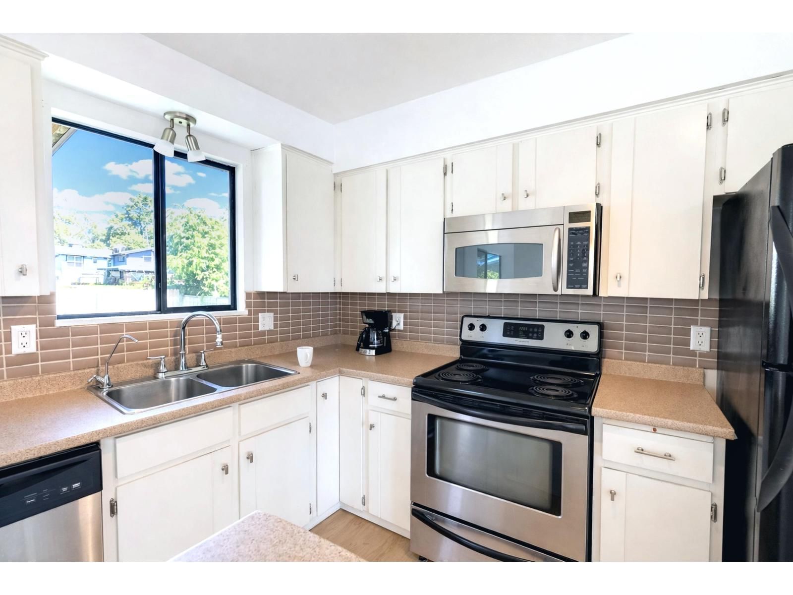 32763 BADGER AVENUE Image 15