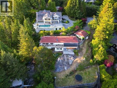4665 WOODRIDGE Place | West Vancouver British Columbia | Slide Image Five