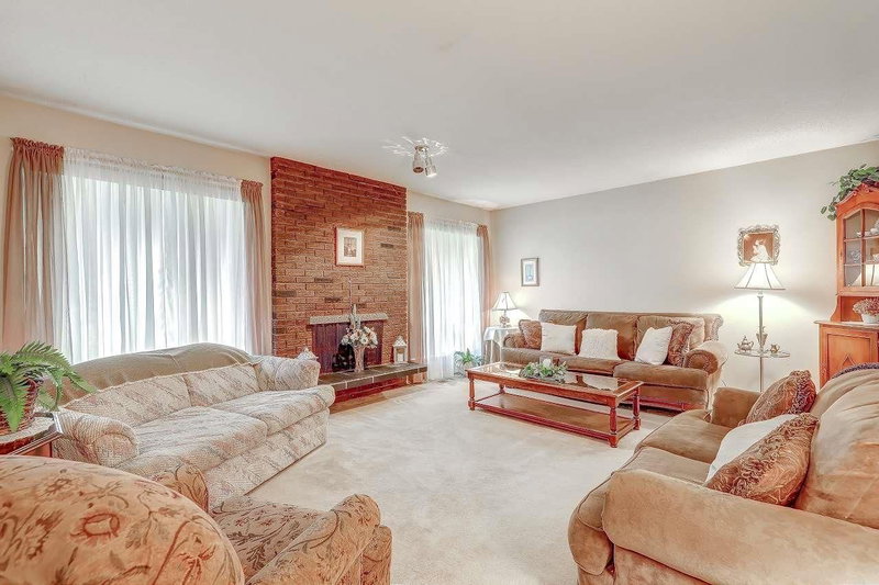 15584 98 Avenue, Surrey, V3R7G5 | Image 2