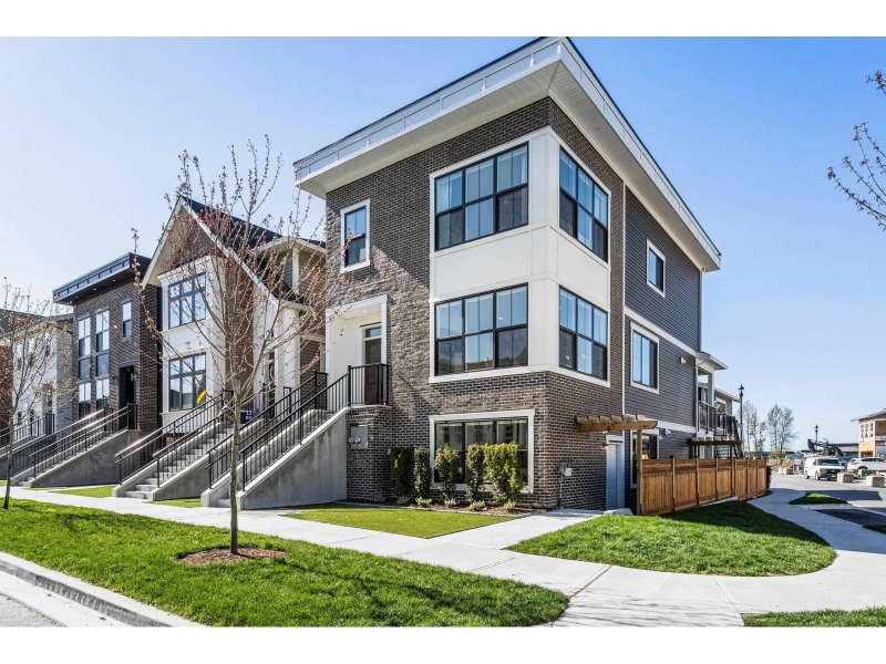 7103 COPPERWOOD Street Chilliwack British Columbia, V2R 6M8 - 5 Bedrooms Home For Sale