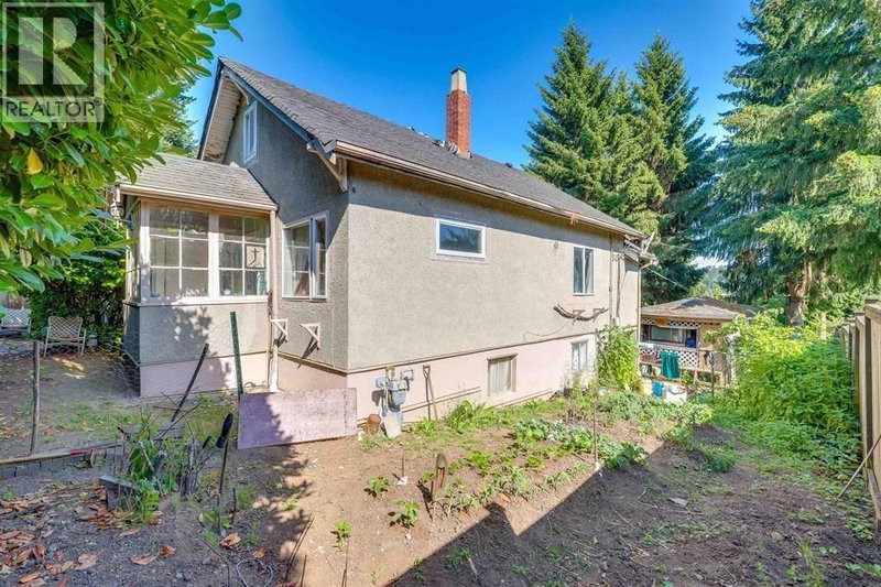 112 TENTH Avenue New Westminster British Columbia, V3L 2B1 - 5 Bedrooms Home For Sale