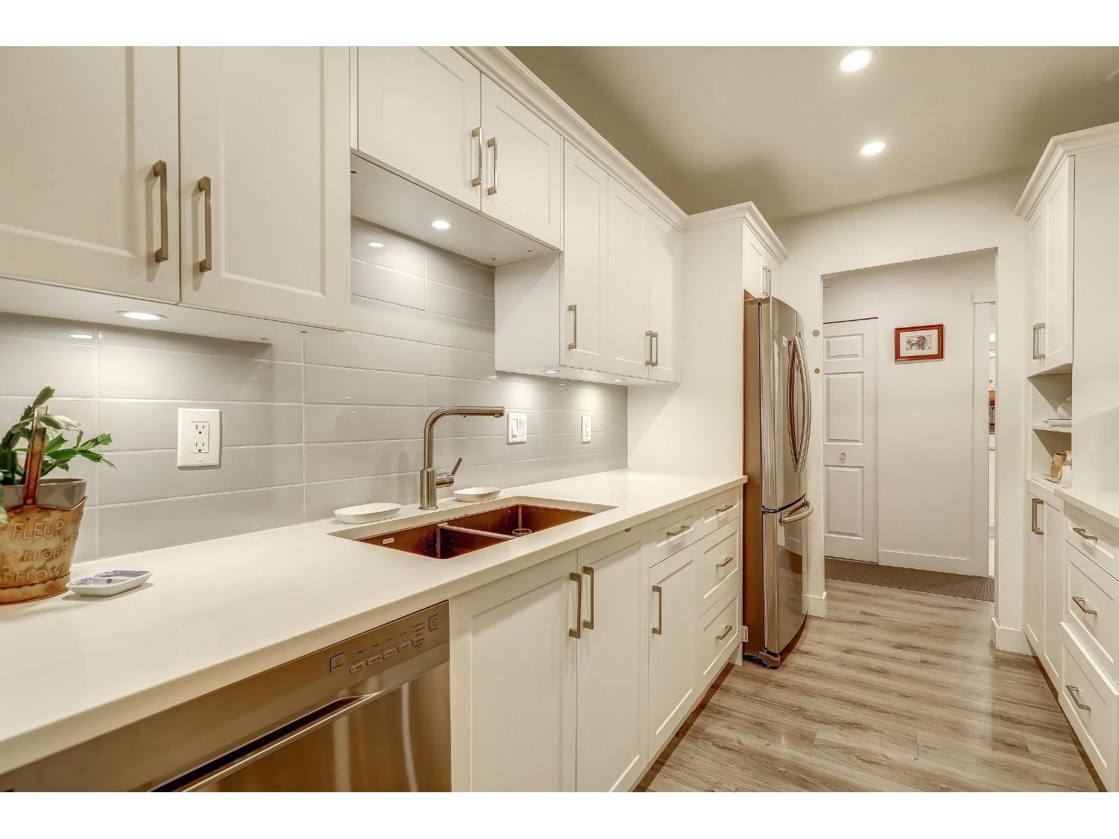 205 - 1740 SOUTHMERE CRESCENT Image 16