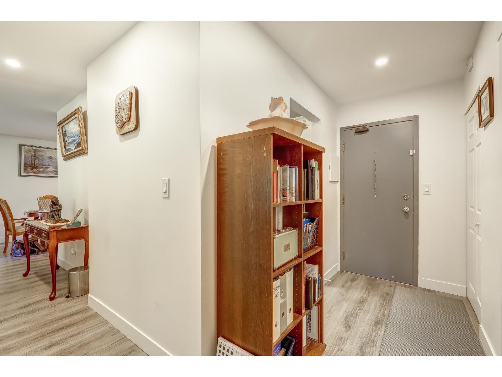 205 - 1740 SOUTHMERE CRESCENT Image 17