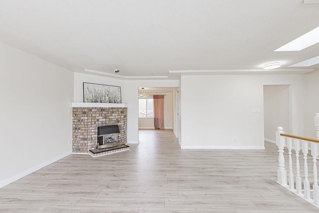 13285 98 AVENUE Image 2