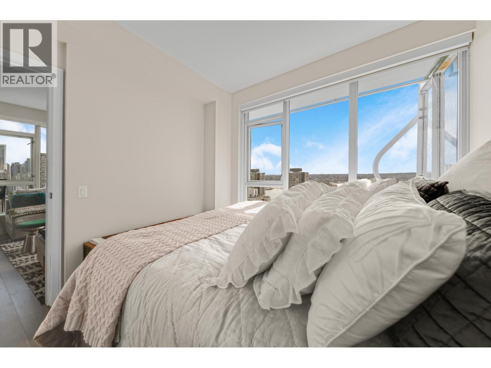 1804 - 1221 BIDWELL STREET Image 18