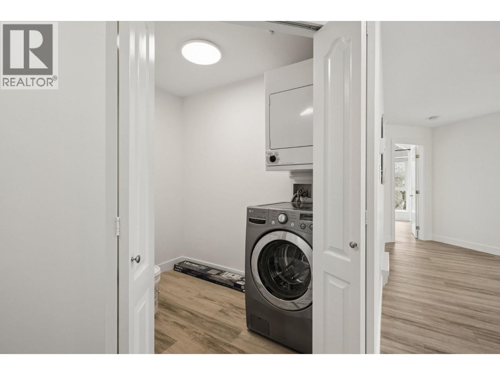 306 - 5500 LYNAS LANE Image 27