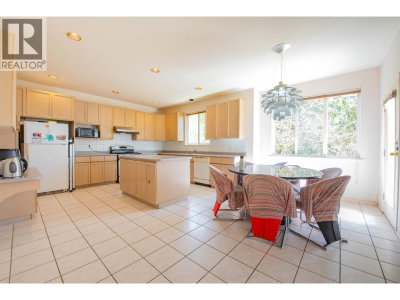 1645 PINETREE Way | Coquitlam British Columbia | Slide Image Eight