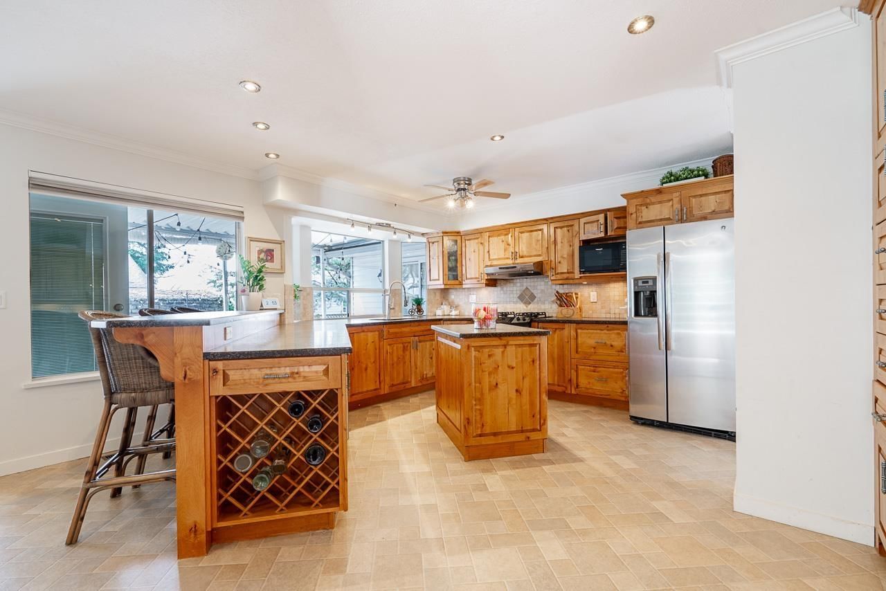 5935 169A STREET Image 11