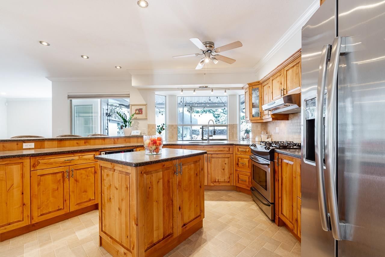 5935 169A STREET Image 12