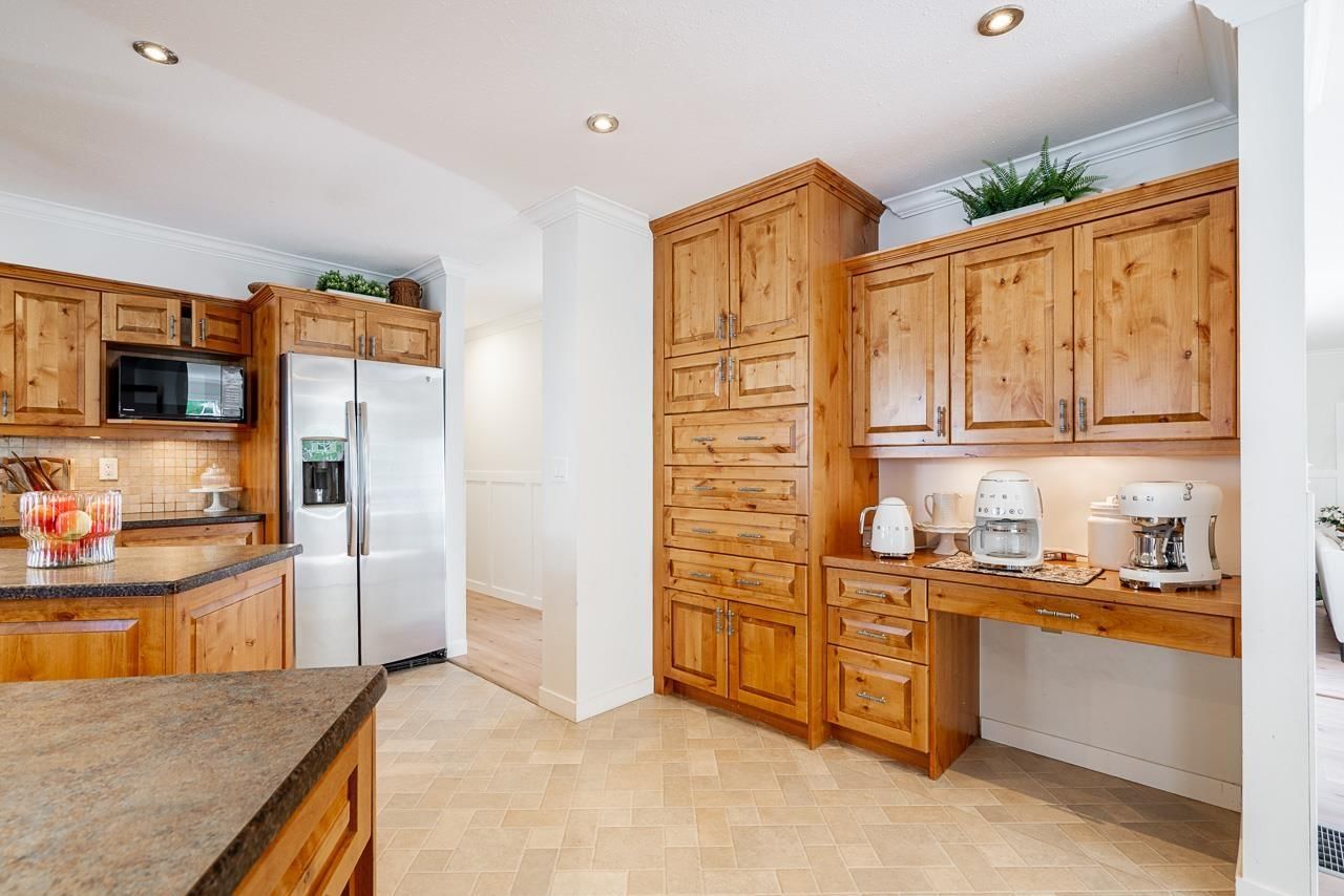 5935 169A STREET Image 15