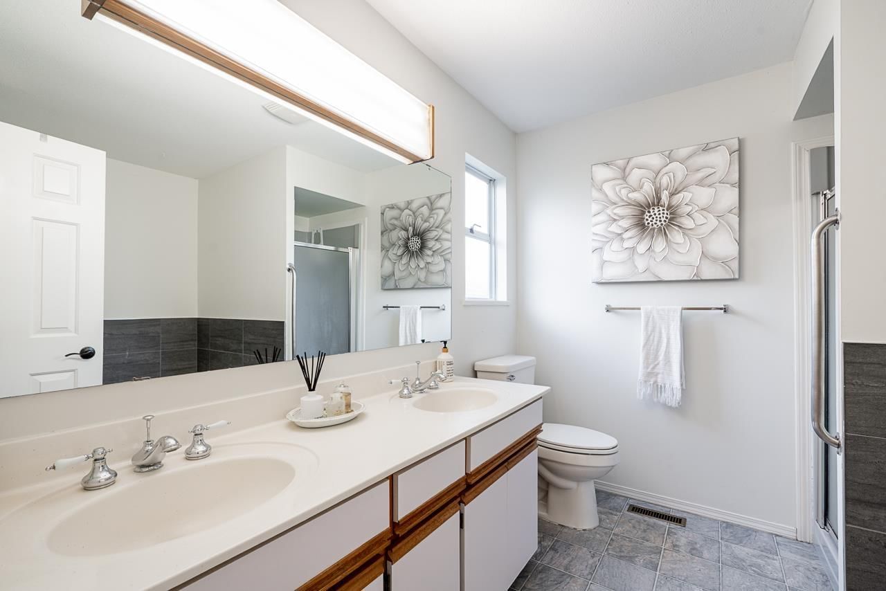 5935 169A STREET Image 23