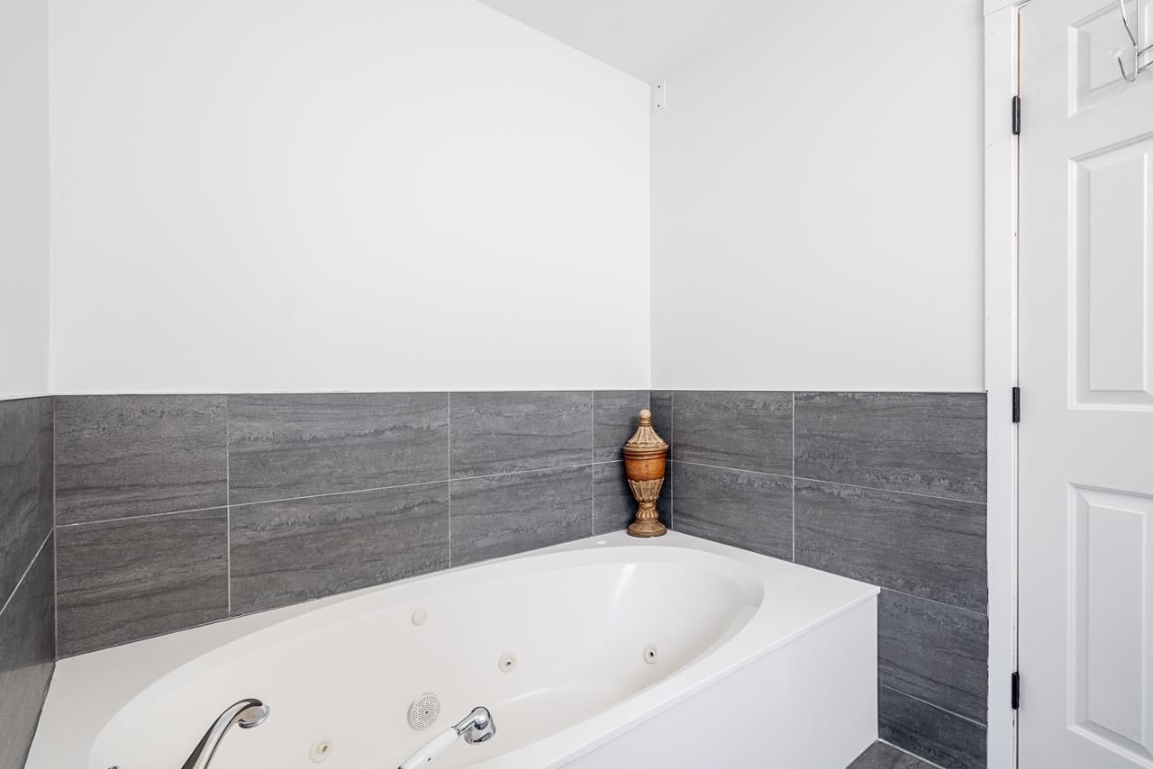 5935 169A STREET Image 24