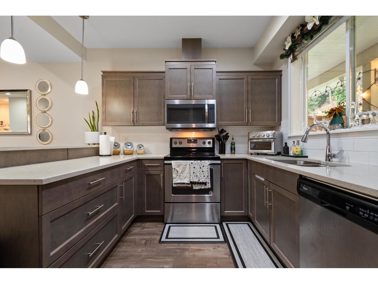 71 - 6026 LINDEMAN STREET Image 11