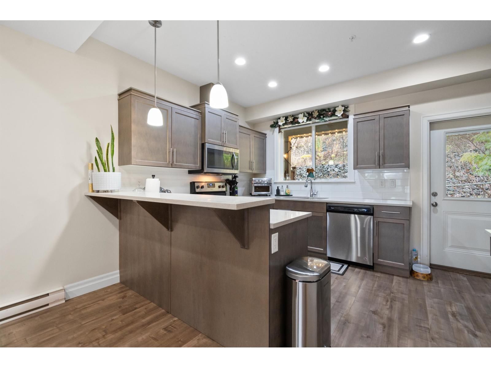 71 - 6026 LINDEMAN STREET Image 13