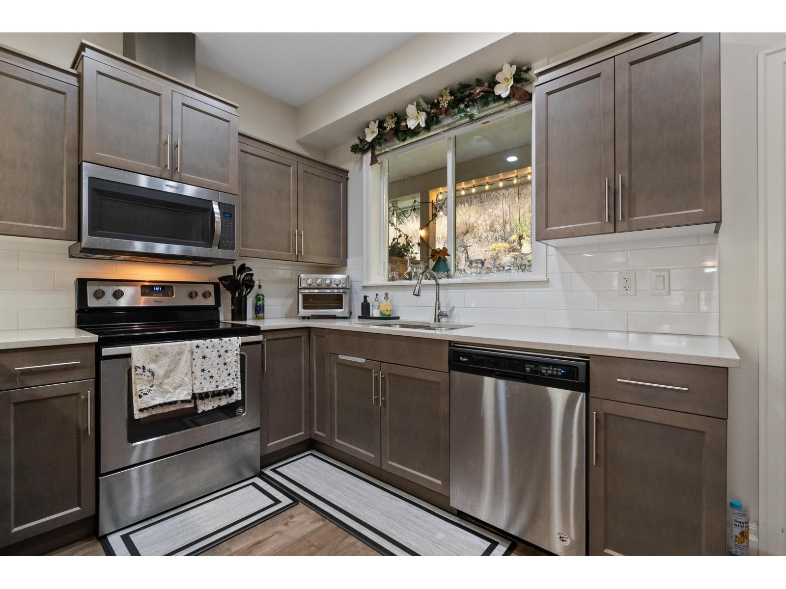 71 - 6026 LINDEMAN STREET Image 9