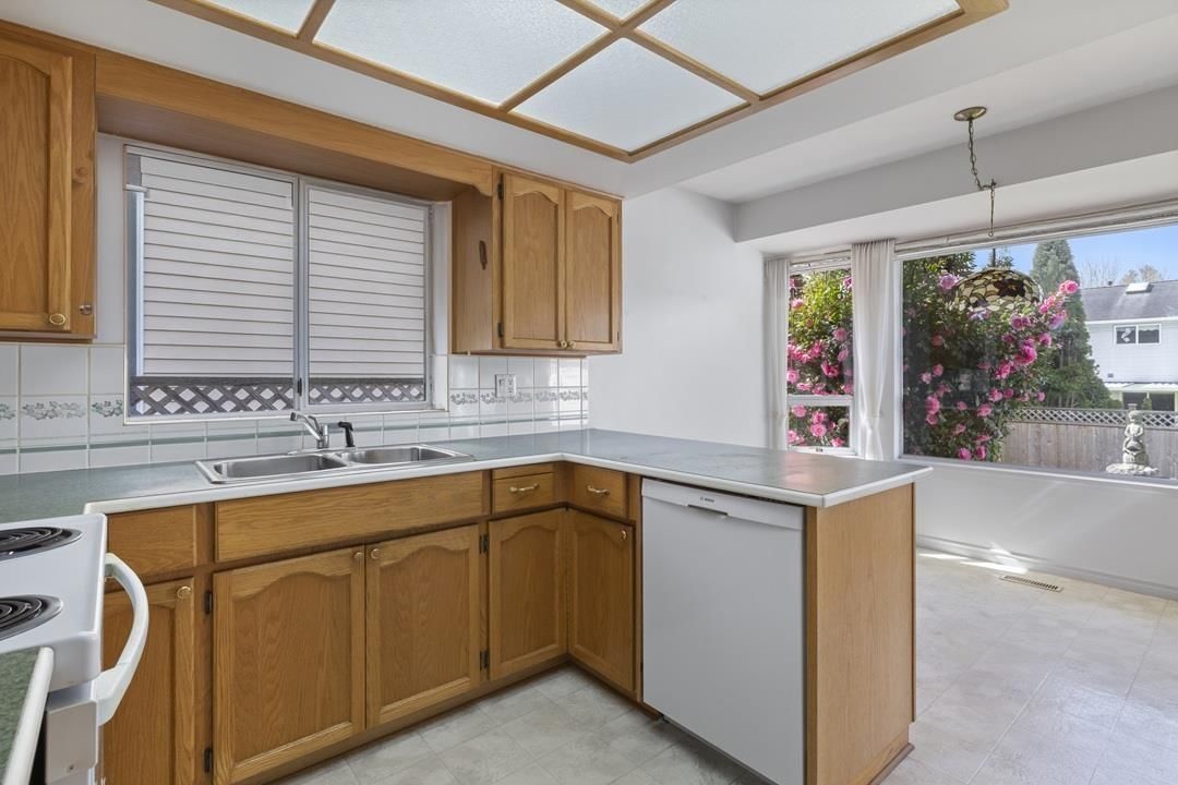 1143 163B STREET Image 4