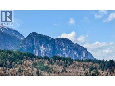 2934 HUCKLEBERRY Drive | Squamish British Columbia | Slide Image Eight