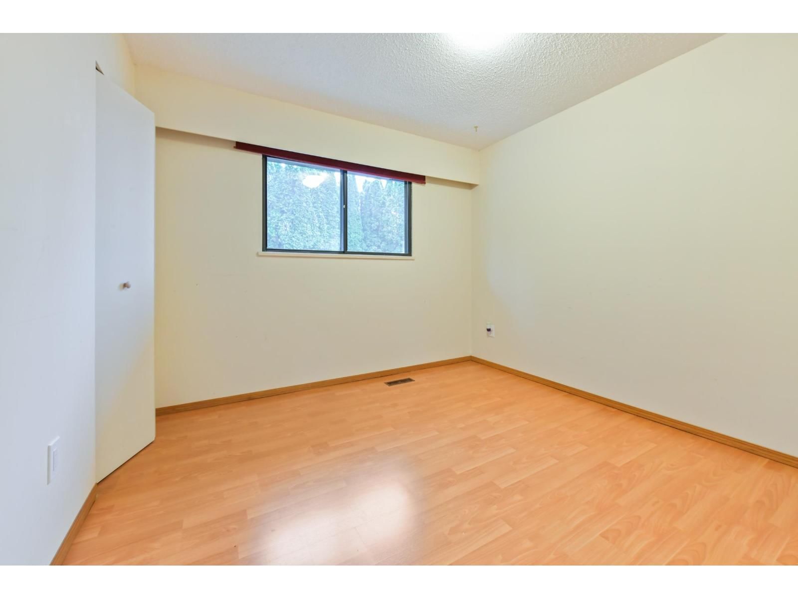 34560 HURST CRESCENT Image 17