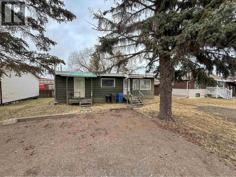 340 CEDAR Avenue, 100 Mile House, V0K2E0 | Image 2