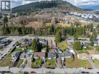 1116 GLENAYRE Drive | Port Moody British Columbia | Slide Image Thirteen