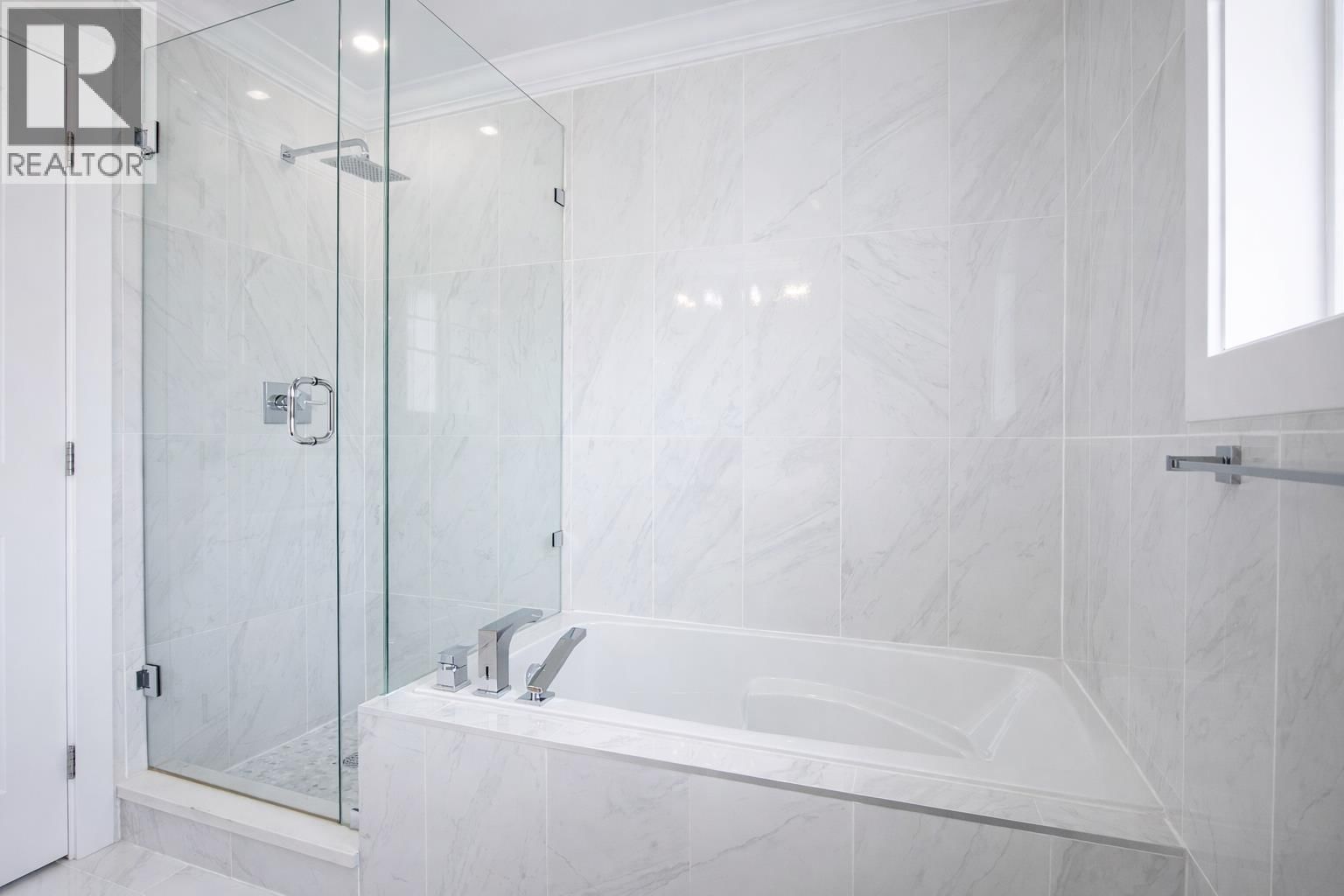 2 - 8477 WILLIAMS ROAD Image 12