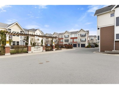 32633 SIMON Avenue | Abbotsford British Columbia | Slide Image Two