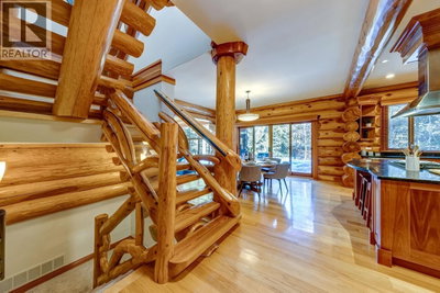 6361 FAIRWAY Drive | Whistler British Columbia | Slide Image Ten