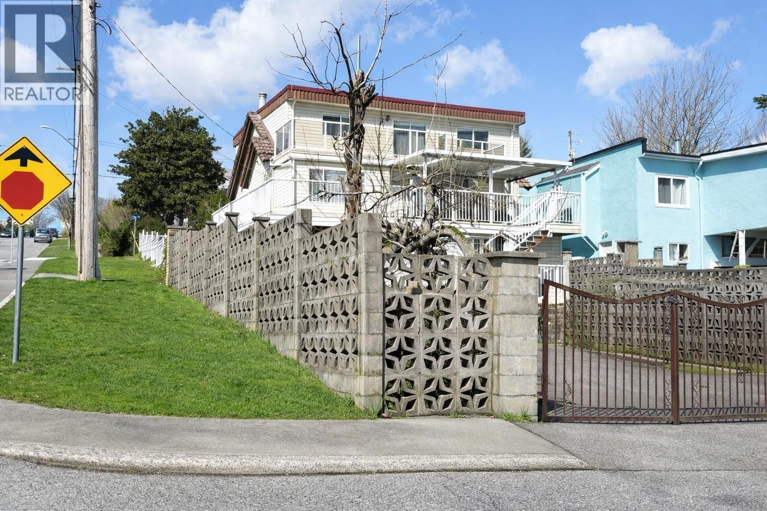 1728 SEVENTH Avenue, New Westminster, British Columbia V3M 2K8