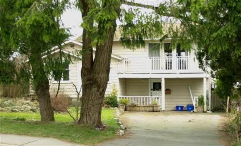 15695 THRIFT Avenue, White Rock, British Columbia V4B 2M3
