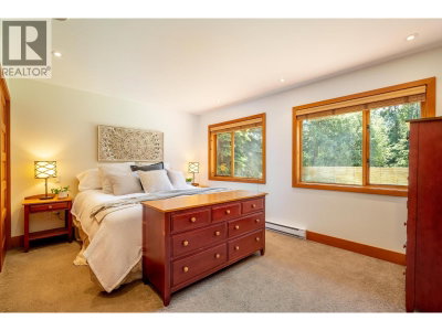 6444 TOAD HOLLOW | Whistler British Columbia | Slide Image Fifteen