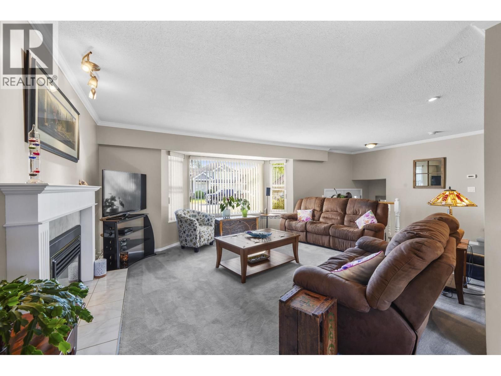 4967 59 STREET Image 5