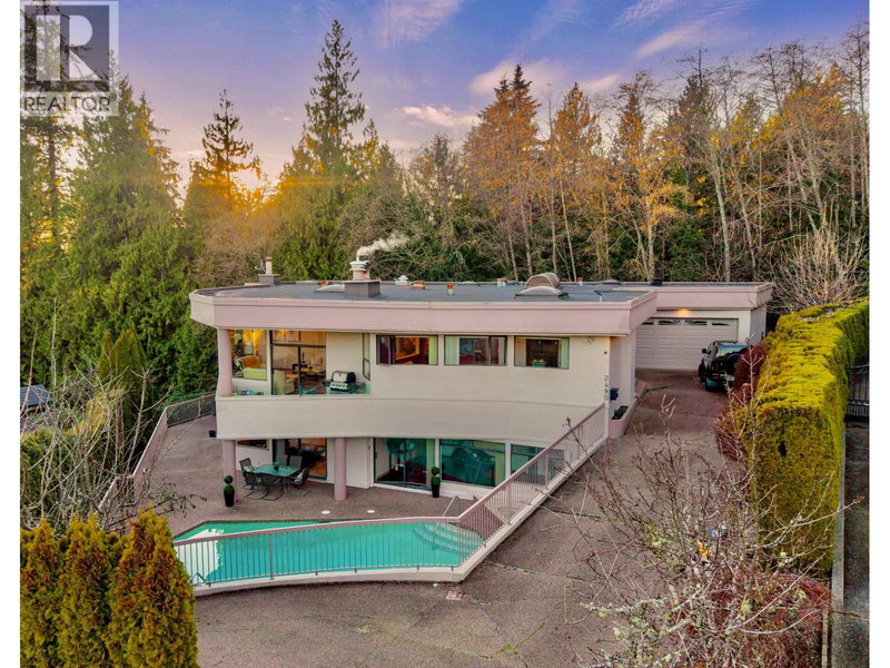 2490 WESTHILL Court, West Vancouver, V7S3A5 | Image 2