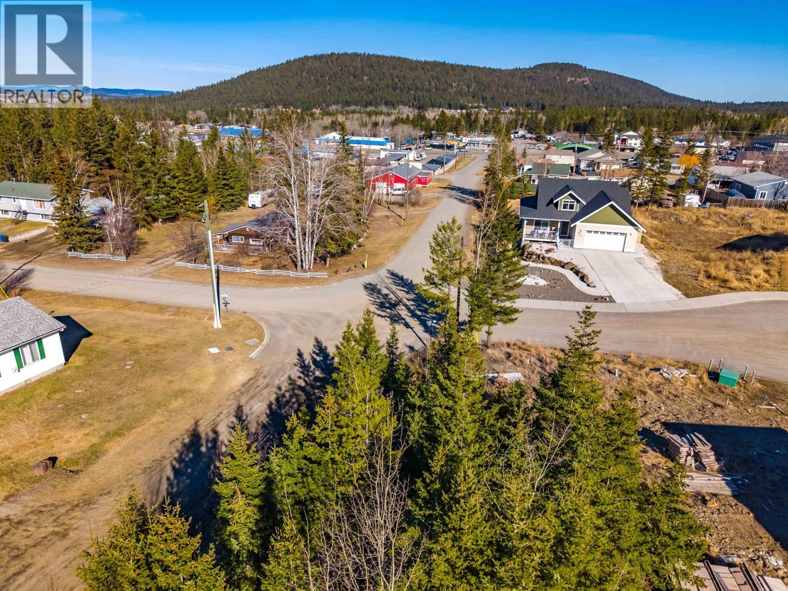 901 SPRUCE PLACE Image 1