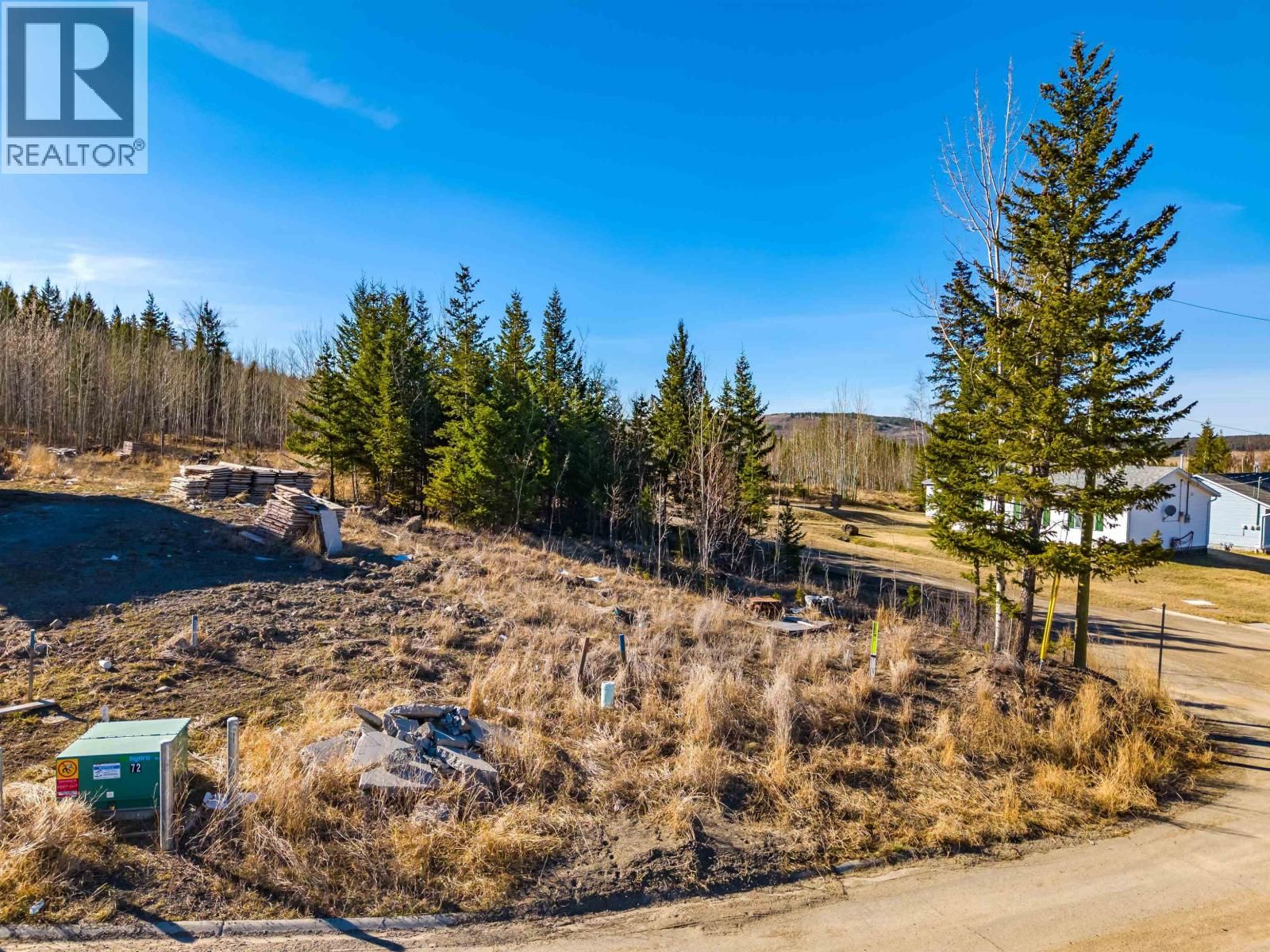 901 SPRUCE PLACE Image 3