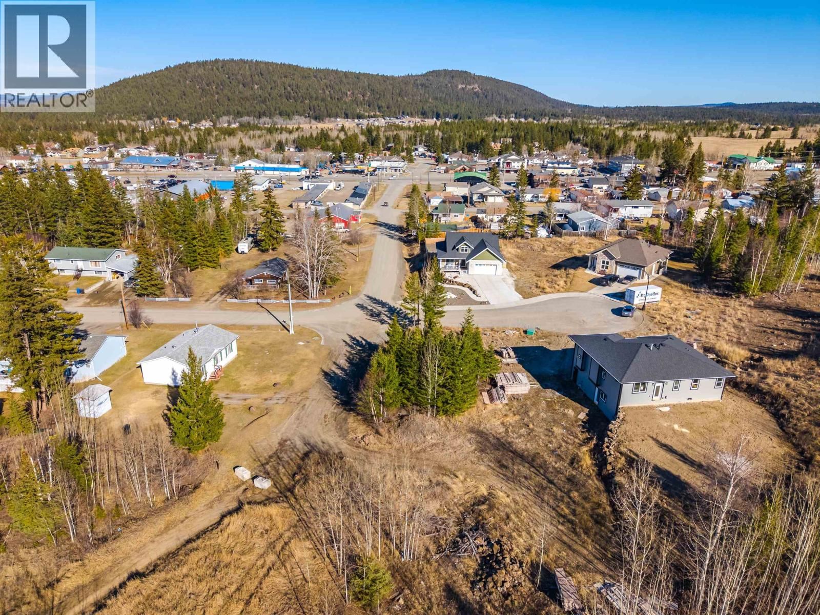 901 SPRUCE PLACE Image 7