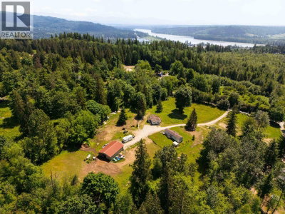 28555 104 Avenue | Maple Ridge British Columbia | Slide Image Four