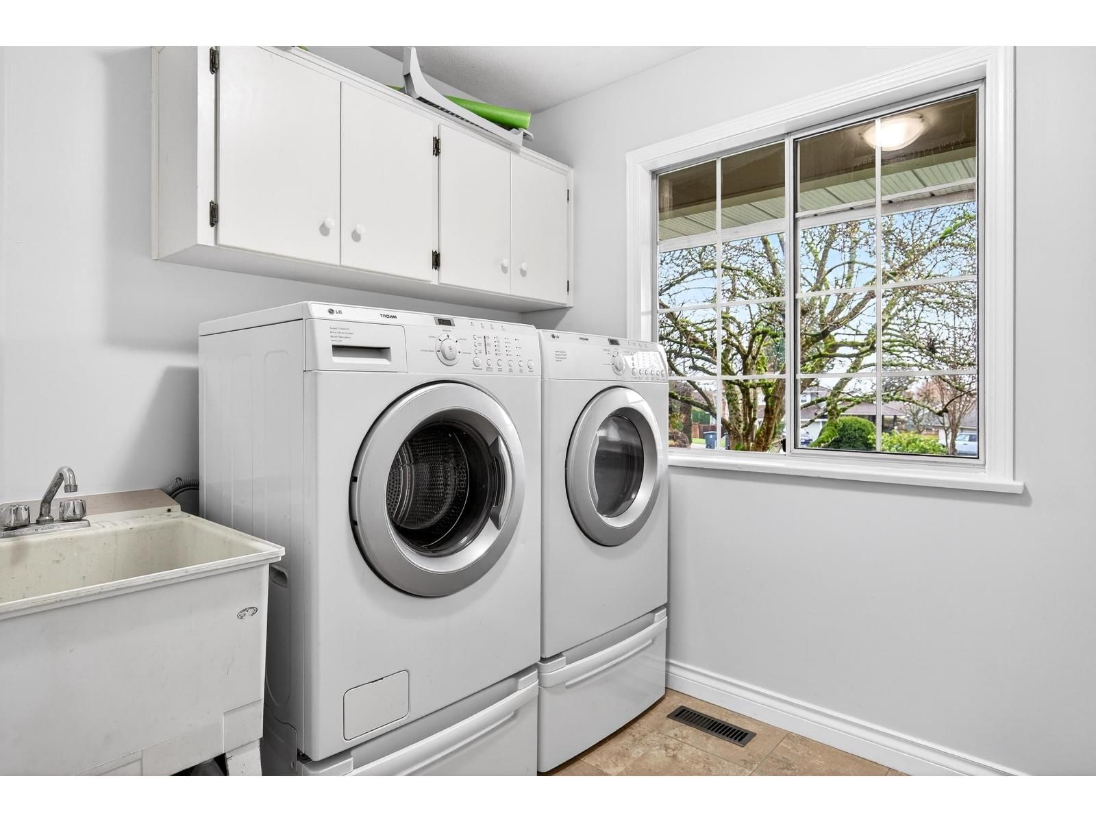 885 165 STREET Image 35