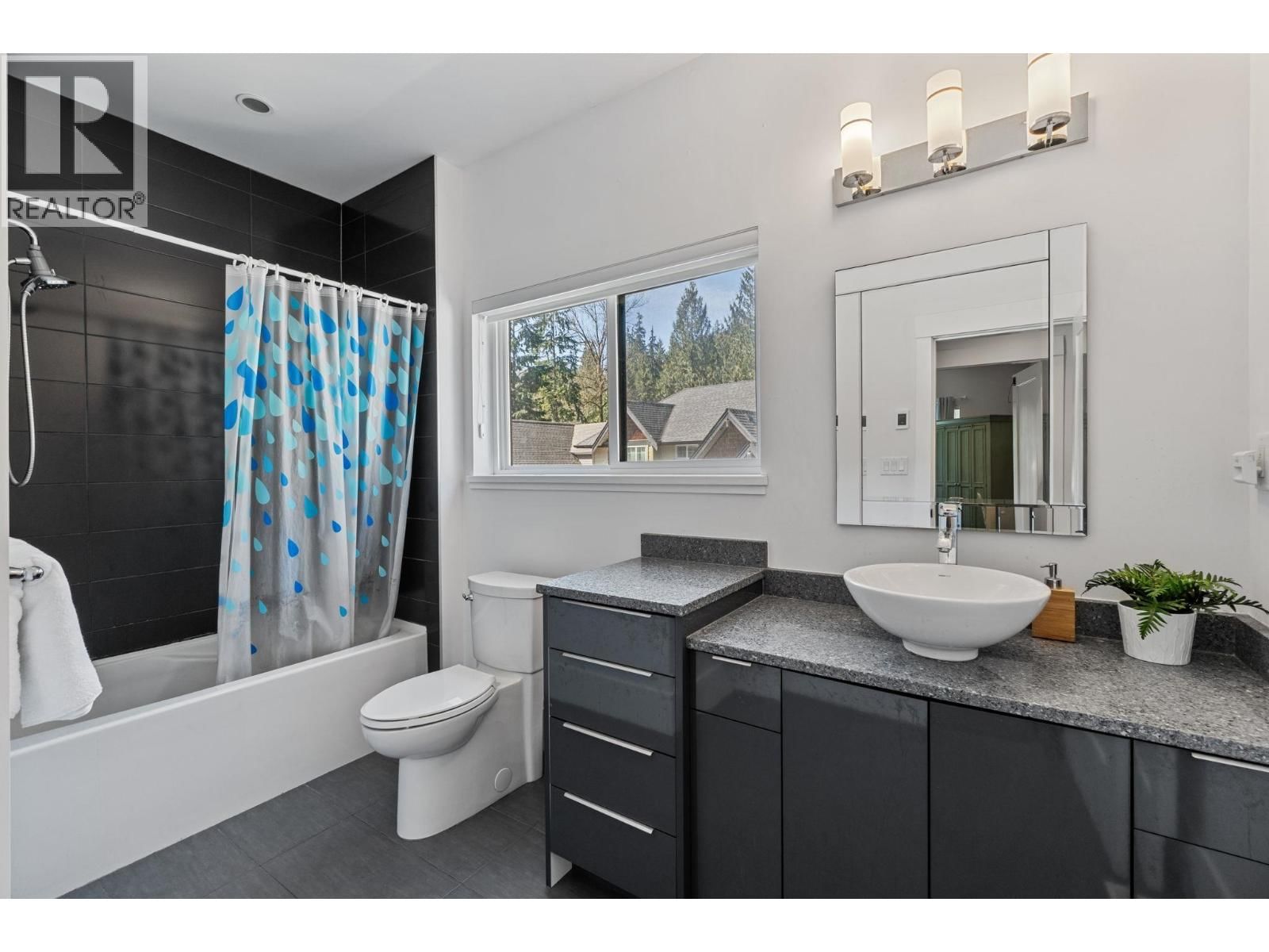 12 - 3295 SUNNYSIDE ROAD Image 30