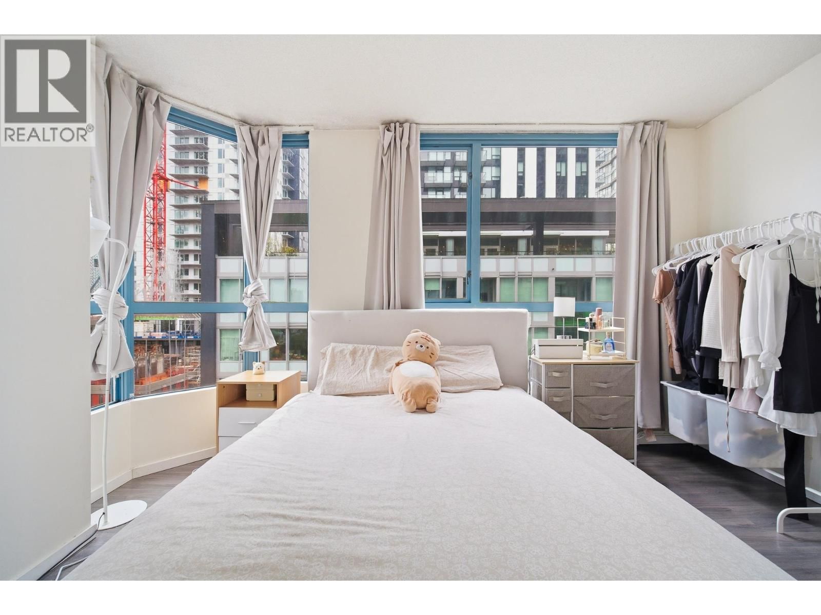 603 - 828 AGNES STREET Image 22