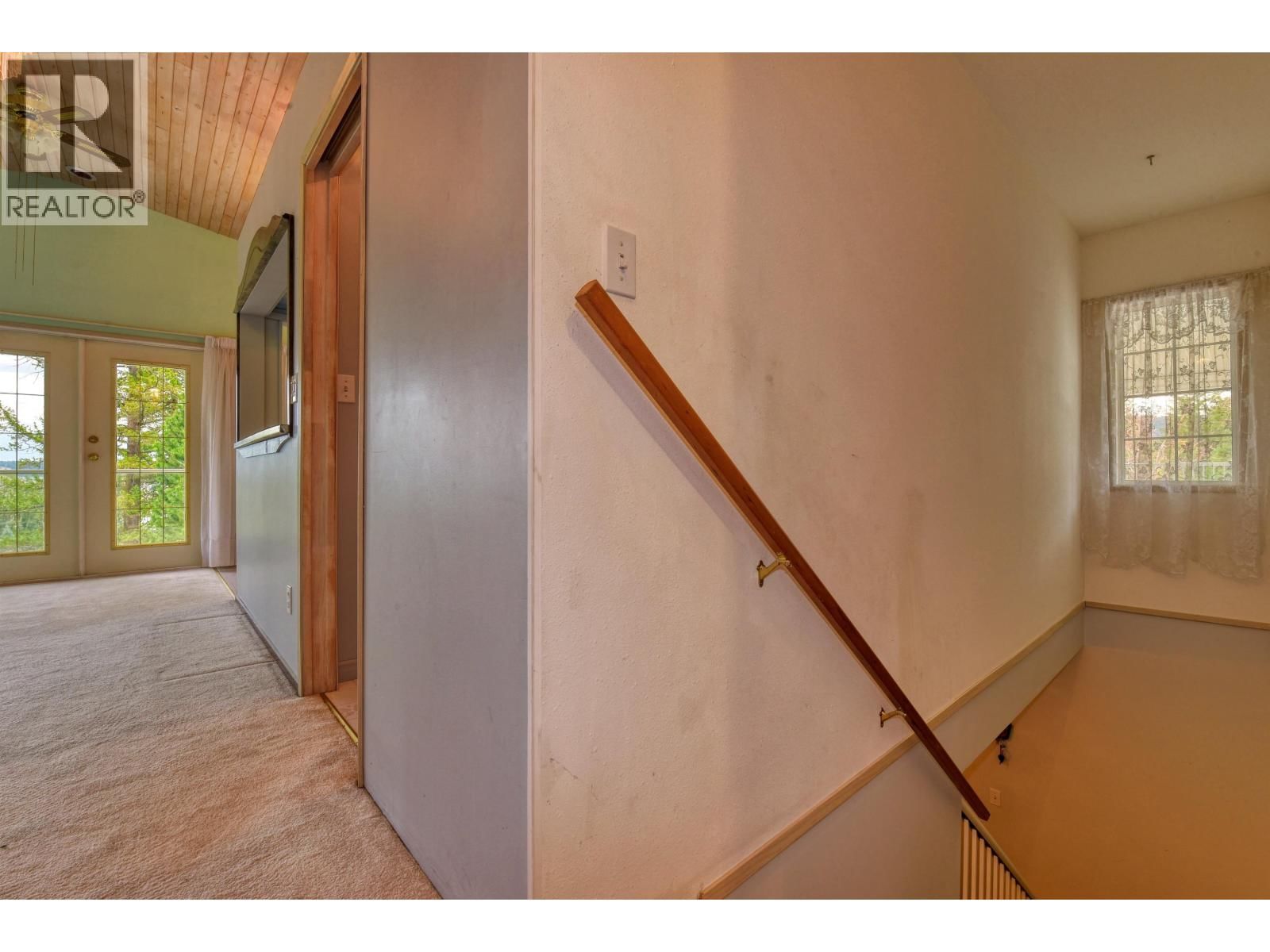 311 LEXINGTON ROAD Image 14