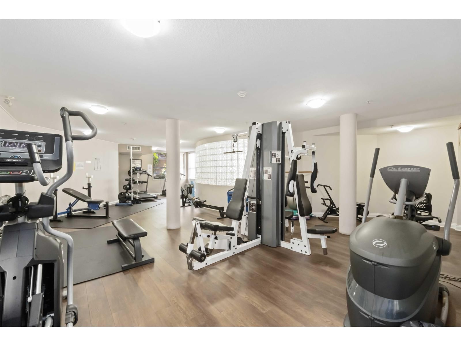 415 - 3172 GLADWIN ROAD Image 34