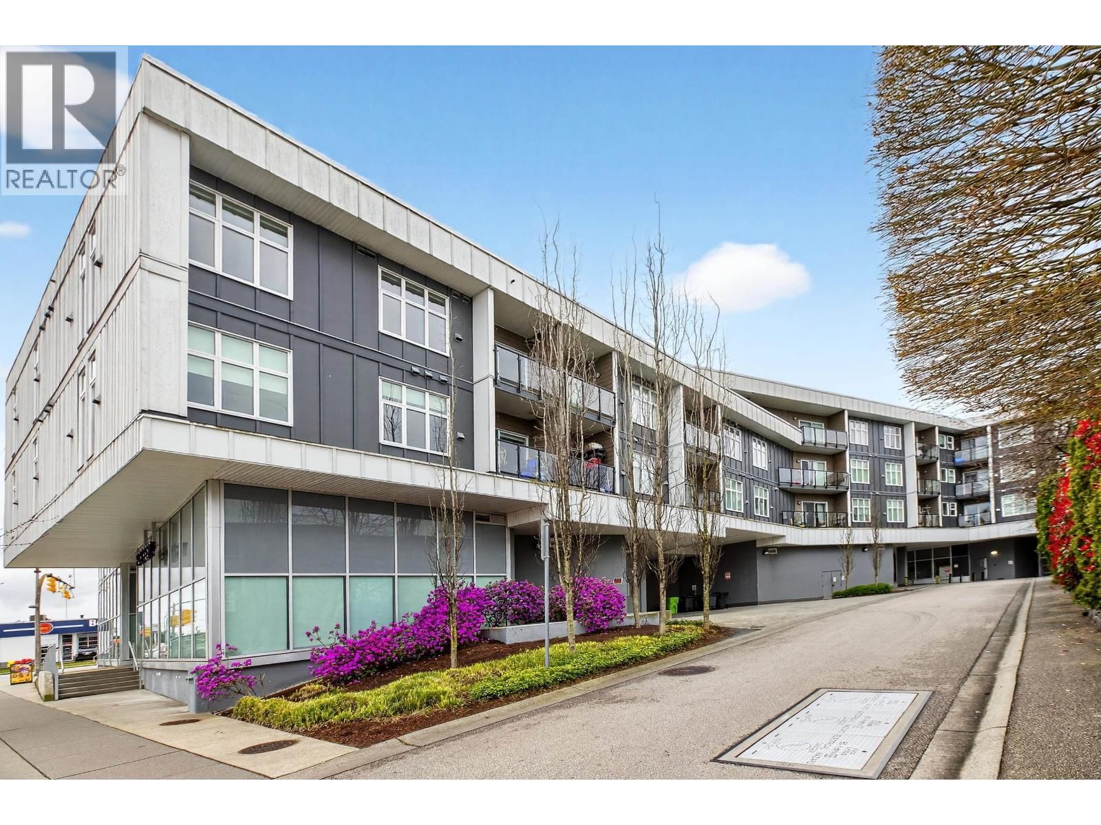 215 - 6283 KINGSWAY AVENUE Image 1