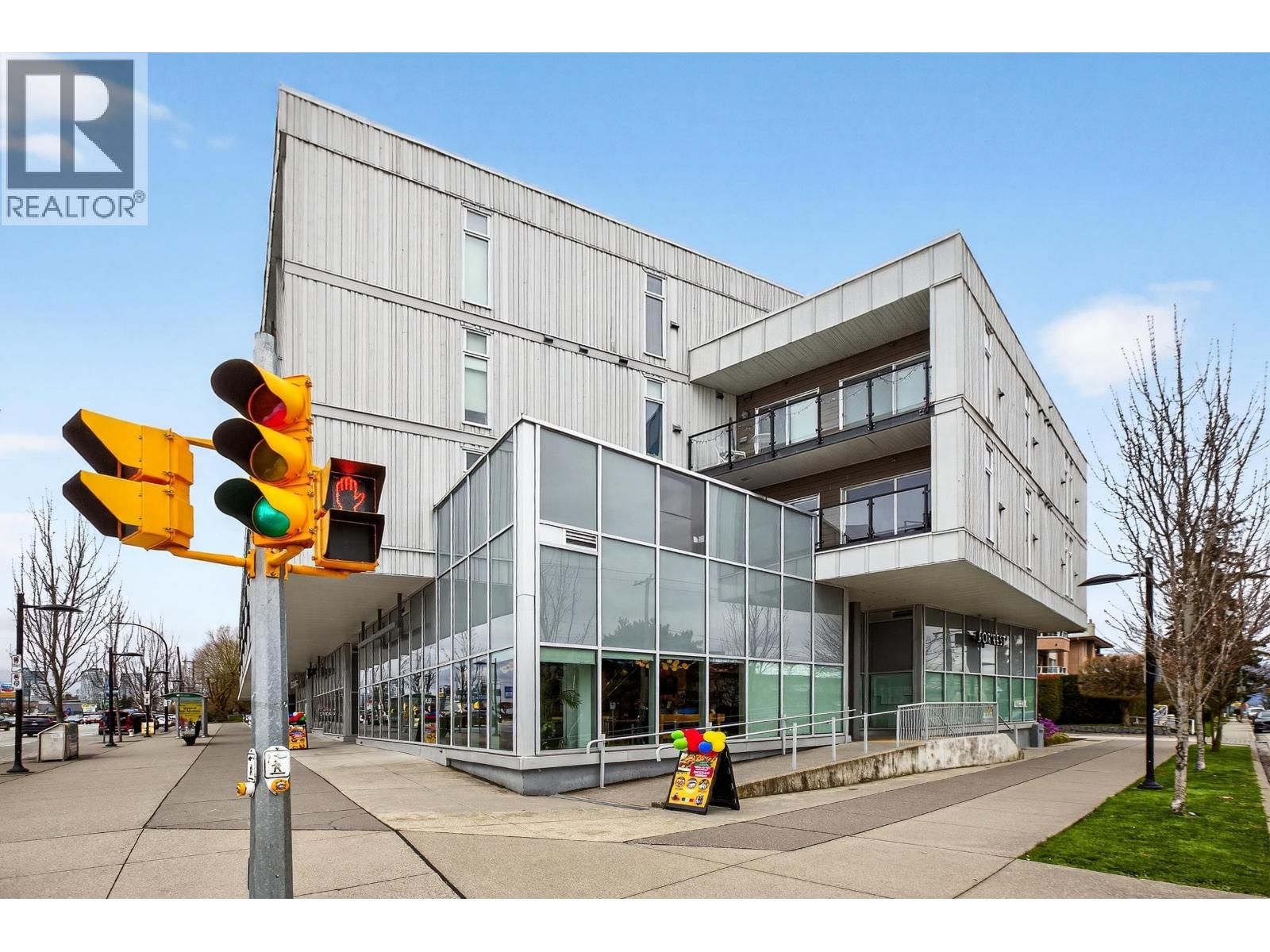 215 - 6283 KINGSWAY AVENUE Image 2