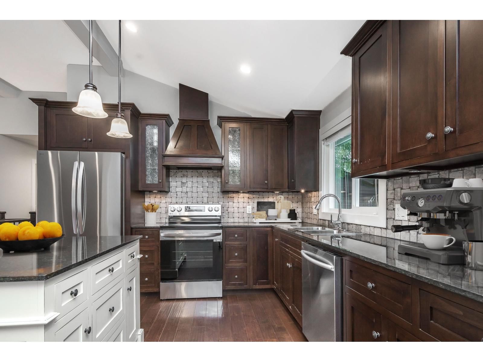 20468 43 AVENUE Image 13