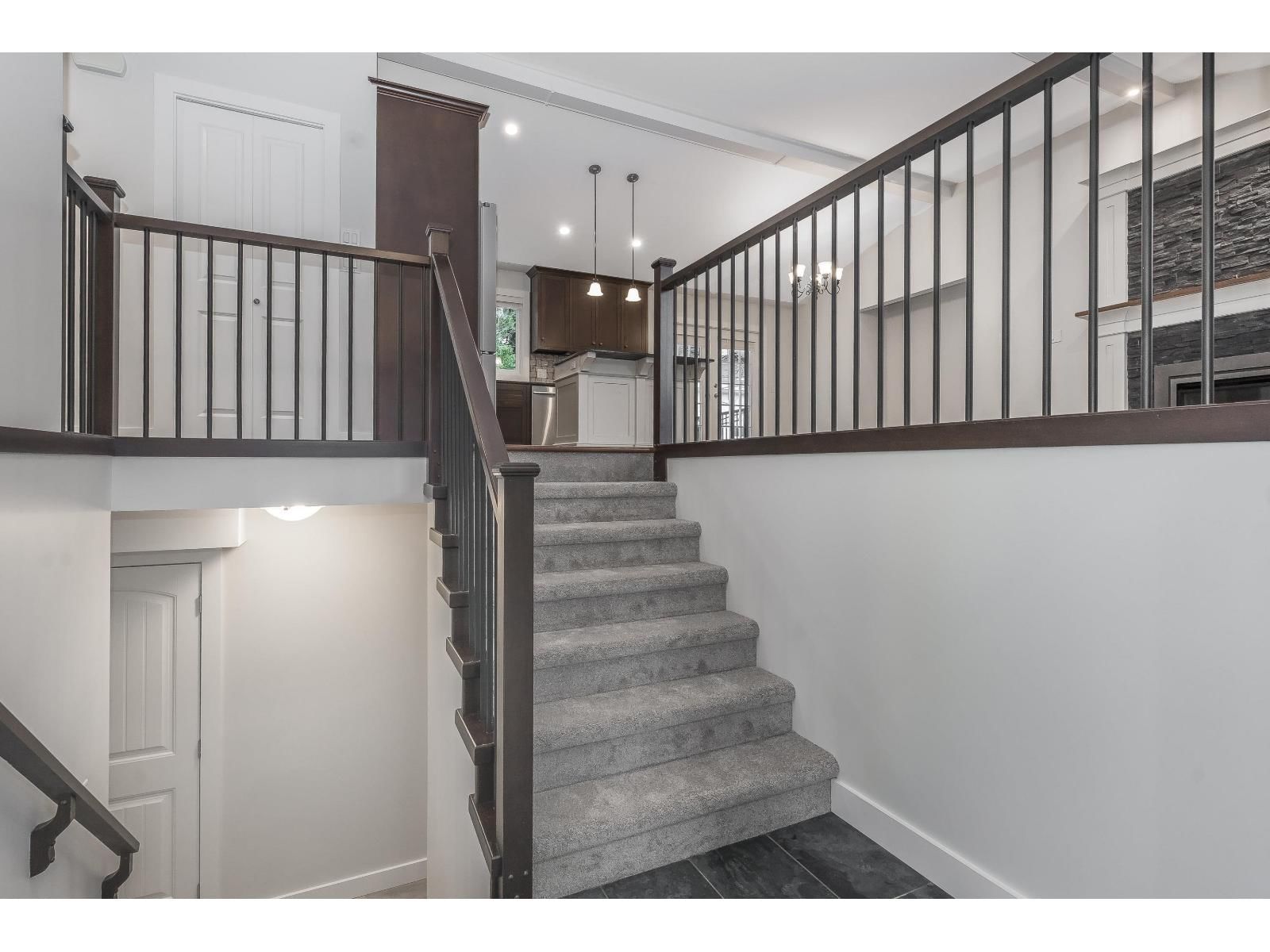 20468 43 AVENUE Image 4